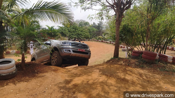 ಆಫ್ ರೋಡ್ ಡ್ರೈವ್: ಹೊಸ ಎಂಜಿನ್‍‍ನೊಂದಿಗೆ ಘರ್ಜಿಸಿದ ಬಿ‍ಎಸ್ 6 ಫೋರ್ಡ್ ಎಂಡೀವರ್