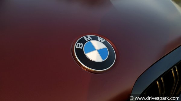 ರಸ್ತೆ ಬದಿ ಕಾರು ನಿಲ್ಲಿಸಿ ಮೂತ್ರ ವಿಸರ್ಜಿಸುವ ಕಾರು ಮಾಲೀಕರೇ ಎಚ್ಚರ