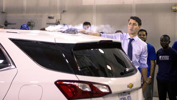 ವೆಂಟಿಲೇಟರ್ ಉತ್ಪಾದನೆಗೆ ಅನುಮೋದನೆ ನೀಡಿದ ಡೊನಾಲ್ಡ್ ಟ್ರಂಪ್