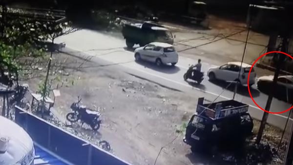 ರಾಂಗ್ ಸೈಡಿನಲ್ಲಿ ನುಗ್ಗಿ ಮಿನಿ ಟ್ರಕ್ಕಿಗೆ ಗುದ್ದಿದ ಫೋರ್ಡ್ ಮಸ್ಟಾಂಗ್