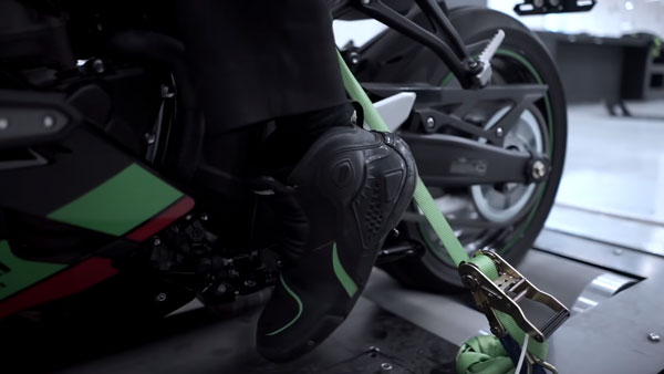 ಹೊಸ ಕವಾಸಕಿ ಝಡ್‍ಎಕ್ಸ್ 25ಆರ್ ಬೈಕಿನ ವೀಡಿಯೋ ಬಿಡುಗಡೆ