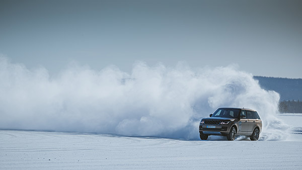 ಲಾಕ್‌ಡೌನ್ ಉಲ್ಲಂಘನೆ: ಐಷಾರಾಮಿ ಕಾರುಗಳನ್ನು ವಶಪಡಿಸಿಕೊಂಡ ಪೊಲೀಸರು 