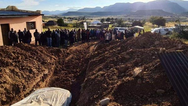 ನೆಚ್ಚಿನ ಕಾರಿನೊಂದಿಗೆ ಸಮಾಧಿಯಾದ ರಾಜಕಾರಣಿ..!