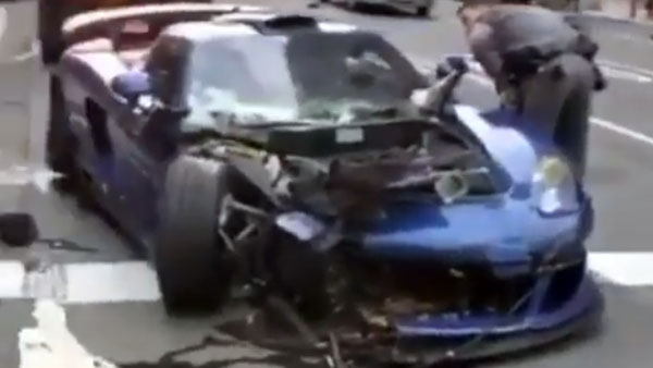 ರಸ್ತೆ ಅಪಘಾತದಲ್ಲಿ ನಜ್ಜುಗುಜ್ಜಾದ ಪೋರ್ಷೆ ಕಾರು