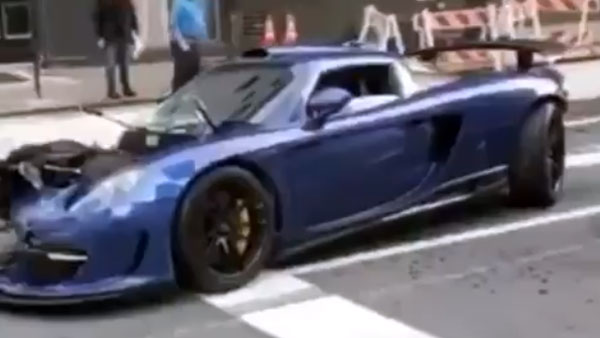 ರಸ್ತೆ ಅಪಘಾತದಲ್ಲಿ ನಜ್ಜುಗುಜ್ಜಾದ ಪೋರ್ಷೆ ಕಾರು