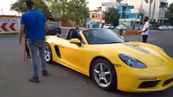 ಲಾಕ್ಡೌನ್ ಉಲ್ಲಂಘನೆ: ಮಾಸ್ಕ್ ಧರಿಸದೇ ಹೊರಬಂದು ಶಿಕ್ಷೆ ಅನುಭವಿಸಿದ ಐಷಾರಾಮಿ ಕಾರು ಮಾಲೀಕ ಲಾಕ್ಡೌನ್ ಉಲ್ಲಂಘನೆ: ಮಾಸ್ಕ್ ಧರಿಸದೇ ಹೊರಬಂದು ಶಿಕ್ಷೆ ಅನುಭವಿಸಿದ ಐಷಾರಾಮಿ ಕಾರು ಮಾಲೀಕ