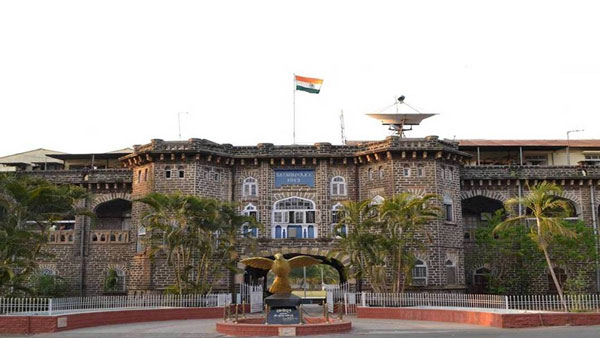 ಲಾಕ್‌ಡೌನ್ ಉಲ್ಲಂಘನೆ: ಐಷಾರಾಮಿ ಕಾರುಗಳನ್ನು ವಶಪಡಿಸಿಕೊಂಡ ಪೊಲೀಸರು 