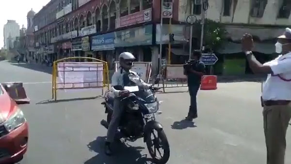 ಲಾಕ್‌ಡೌನ್ ಉಲ್ಲಂಘಿಸಿ ಹೊರಬಂದ ವಾಹನಗಳಿಗೆ ಬಿತ್ತು ಪೇಂಟ್..! 