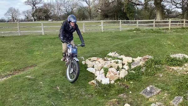 18ರ ಹರೆಯದ ಯುವಕರೂ ನಾಚುವಂತೆ ಬೈಕ್ ಸವಾರಿ ಮಾಡಿದ 86ರ ಹರೆಯದ ಯುವಕ..!