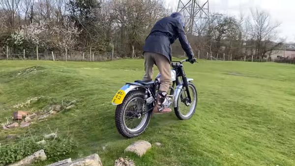 18ರ ಹರೆಯದ ಯುವಕರೂ ನಾಚುವಂತೆ ಬೈಕ್ ಸವಾರಿ ಮಾಡಿದ 86ರ ಹರೆಯದ ಯುವಕ..!