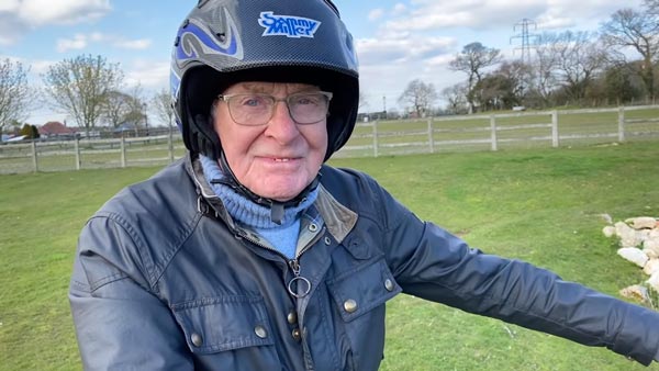 18ರ ಹರೆಯದ ಯುವಕರೂ ನಾಚುವಂತೆ ಬೈಕ್ ಸವಾರಿ ಮಾಡಿದ 86ರ ಹರೆಯದ ಯುವಕ..!