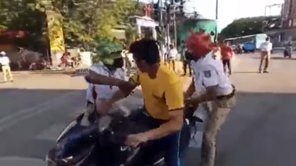 ಲಾಠಿ ಬಿಟ್ಟು ಹೊಸ ಪ್ರಯತ್ನಕ್ಕೆ ಕೈಹಾಕಿದ ಬೆಂಗಳೂರು ಪೊಲೀಸರು..!