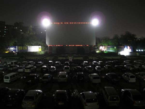 ವಿಶಿಷ್ಟ ಬಗೆಯ ಸಿನಿಮಾ ಪ್ರದರ್ಶನಕ್ಕೆ ಮುಂದಾದ ವಿಶ್ವದ ದೊಡ್ಡ ಶಾಪಿಂಗ್ ಮಾಲ್