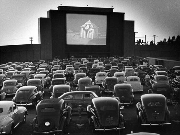 ವಿಶಿಷ್ಟ ಬಗೆಯ ಸಿನಿಮಾ ಪ್ರದರ್ಶನಕ್ಕೆ ಮುಂದಾದ ವಿಶ್ವದ ದೊಡ್ಡ ಶಾಪಿಂಗ್ ಮಾಲ್