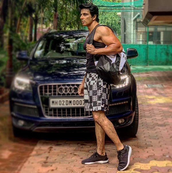 ಸಿನಿಮಾದಲ್ಲಿ ವಿಲನ್, ರಿಯಲ್ ಲೈಫ್‌ನಲ್ಲಿ ಹೀರೋ ಆದ ಸೋನು ಸೂದ್ ಬಳಿಯಿರುವ ಕಾರುಗಳು