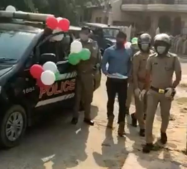 ಲಾಕ್‌ಡೌನ್ ಎಫೆಕ್ಟ್: ವಿಶಿಷ್ಟ ರೀತಿಯಲ್ಲಿ ಮಗುವಿನ ಹುಟ್ಟುಹಬ್ಬ ಆಚರಿಸಿದ ಪೊಲೀಸರು..!