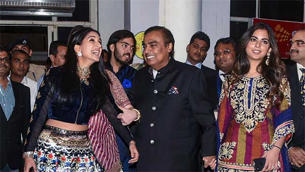 ಅಂಬಾನಿ ಮನೆಯಿಂದ ಅಪರೂಪಕ್ಕೆ ಹೊರಬರುವ ಐಷಾರಾಮಿ ಕಾರುಗಳಿವು