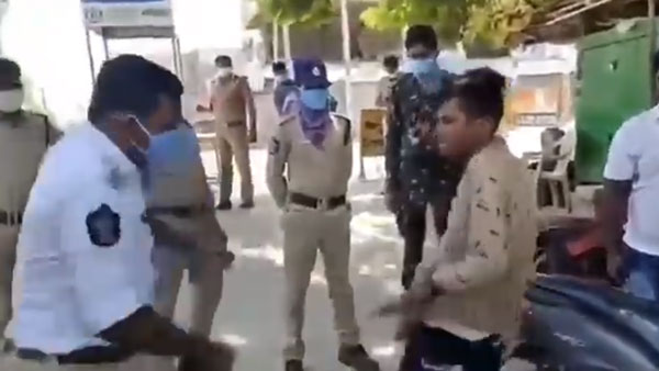 ಲಾಕ್‌ಡೌನ್ ಉಲ್ಲಂಘನೆ: ಸ್ಕೂಟರ್ ಸವಾರನ ಮೇಲೆ ದರ್ಪ ತೋರಿದ ಪೊಲೀಸಪ್ಪ