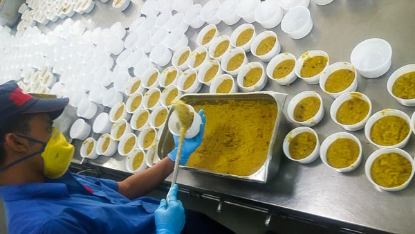 ಹಸಿದವರಿಗೆ ಅನ್ನ, ವೈದ್ಯಕೀಯ ಸೌಲಭ್ಯಗಳನ್ನು ನೀಡಿದ ವೊಲ್ವೊ ಐರಿಷ್