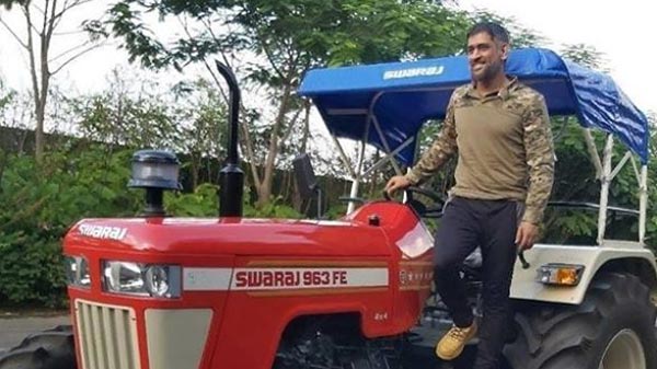 ಲಾಕ್‌ಡೌನ್ ಎಫೆಕ್ಟ್: ಹೊಸ ವಾಹನದಲ್ಲಿ ಕಾಣಿಸಿಕೊಂಡ ಎಂಎಸ್ ಧೋನಿ