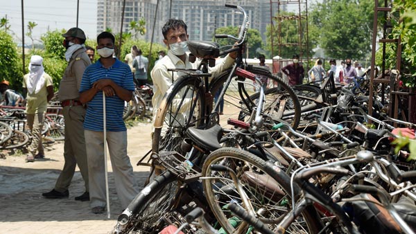 ಸೈಕಲ್ ಖರೀದಿಸಿ ಊರು ತಲುಪಲು ಪತ್ನಿಯ ತಾಳಿ ಮಾರಿದ ವಲಸೆ ಕಾರ್ಮಿಕ