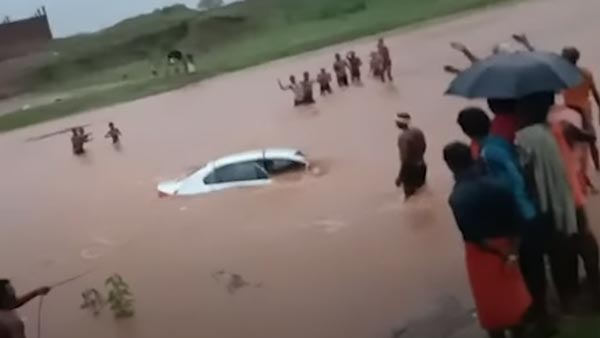 ಆಪದ್ಬಾಂದವರಾದ ಸ್ಥಳೀಯರು, ಸ್ವಲ್ಪದರಲ್ಲೇ ಸಾವಿನಿಂದ ಪಾರಾದ ನವ ದಂಪತಿ