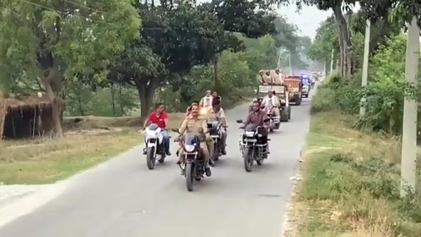 ವರ್ಗಾವಣೆ ಸಂಭ್ರಮಿಸಲು ಮುಂದಾಗಿ ಅಮಾನತುಗೊಂಡ ಪೊಲೀಸ್ ಅಧಿಕಾರಿ