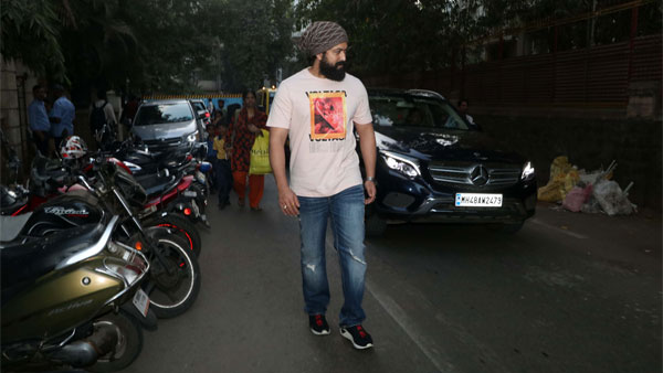 ರಾಕಿಂಗ್ ಸ್ಟಾರ್ ಯಶ್ ಬಳಿ ಯಾವೆಲ್ಲಾ ಐಷಾರಾಮಿ ಕಾರುಗಳಿವೆ ಗೊತ್ತಾ?