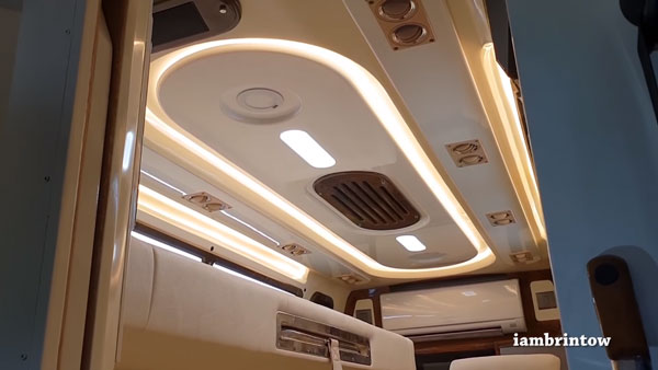 ಪ್ಯಾಲೇಸ್ ಆನ್ ವ್ಹೀಲ್ ಆಯ್ತು, ಈಗ ಆಫೀಸ್ ಆನ್ ವ್ಹೀಲ್ ಸರದಿ