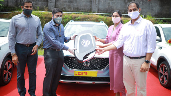 ಒಂದೇ ದಿನದಲ್ಲಿ 11 ಎಂಜಿ ಜೆಡ್ಎಸ್ ಎಲೆಕ್ಟ್ರಿಕ್ ಕಾರು ವಿತರಣೆ