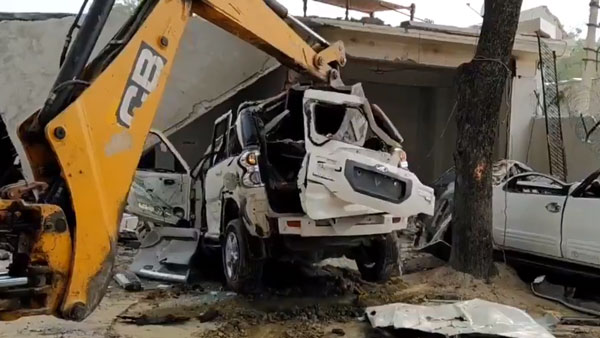 ಪುಡಿಪುಡಿಯಾದವು ಕುಖ್ಯಾತ ಗ್ಯಾಂಗ್ ಸ್ಟರ್ ಕಾರುಗಳು