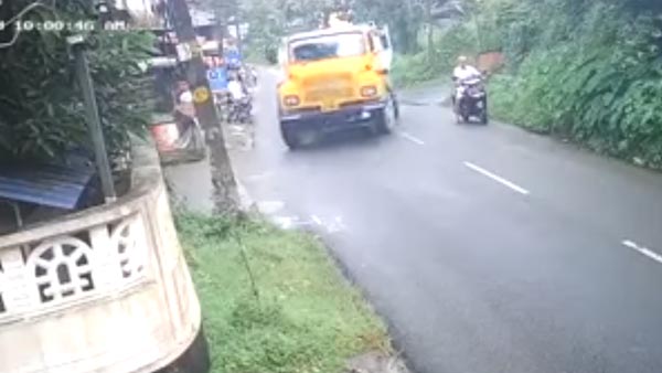 ಅಪಘಾತದಿಂದ ಪಾರಾದರೂ ನೆಲಕ್ಕುರುಳಿದ ಸ್ಕೂಟರ್ ಸವಾರ