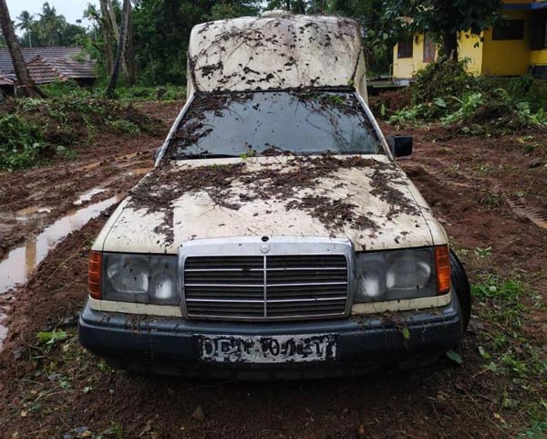 ಶೋಚನೀಯ ಸ್ಥಿತಿಯಲ್ಲಿ ಕಂಡುಬಂದ ರಾಷ್ಟ್ರಪತಿಗಳ ಆಂಬ್ಯುಲೆನ್ಸ್