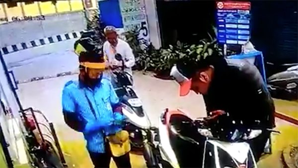 ಪುಕ್ಕಟೆ ಪೆಟ್ರೋಲ್‌ಗಾಗಿ ಈ ಯುವಕ ಮಾಡಿದ ಮಹಾಮೋಸ ಹೇಗಿದೆ ನೋಡಿ...