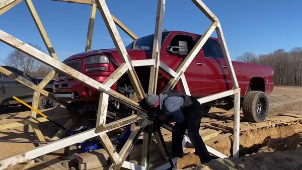 ನುಚ್ಚುನೂರಾದ ಪಿಕ್-ಅಪ್ ಟ್ರಕ್‌ ವಿಶ್ವ ದಾಖಲೆ ಕನಸು