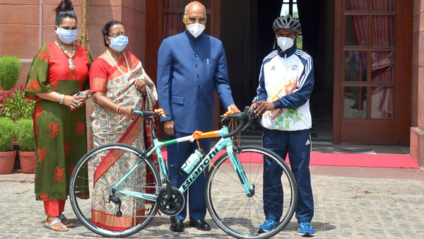 ರಾಷ್ಟ್ರಪತಿಗಳಿಂದಲೇ ಸೈಕಲ್ ಗಿಫ್ಟ್ ಪಡೆದ ವಿದ್ಯಾರ್ಥಿ
