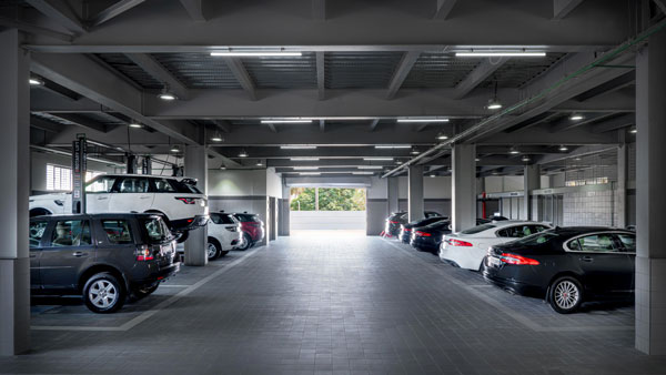 ನಮ್ಮ ಬೆಂಗಳೂರಿನಲ್ಲಿ ಅತ್ಯಾಧುನಿಕ ಸೌಲಭ್ಯವುಳ್ಳ ಹೊಸ ಶೋರೂಂ ತೆರೆದ ಜೆಎಲ್ಆರ್