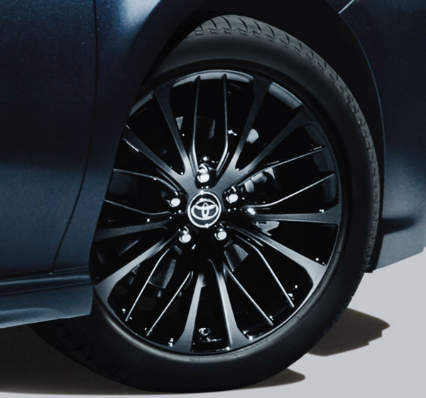 ಕ್ಯಾಮ್ರಿ ಕಾರಿನ 40ನೇ ವಾರ್ಷಿಕೋತ್ಸವಕ್ಕೆ ಬ್ಲ್ಯಾಕ್ ಎಡಿಷನ್ ಬಿಡುಗಡೆಗೊಳಿಸಿದ ಟೊಯೊಟಾ