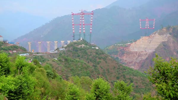 ಸೇವೆಗೆ ಸಿದ್ದವಾಗುತ್ತಿದೆ ಐಫೆಲ್ ಟವರ್ಗಿಂತಲೂ ಎತ್ತರದ ರೈಲು ಸೇತುವೆ ಸೇವೆಗೆ ಸಿದ್ದವಾಗುತ್ತಿದೆ ಐಫೆಲ್ ಟವರ್ಗಿಂತಲೂ ಎತ್ತರದ ರೈಲು ಸೇತುವೆ