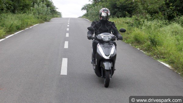 ಆಂಪಿಯರ್ ಎಲೆಕ್ಟ್ರಿಕ್ ಸ್ಕೂಟರ್ ವಿತರಣೆ ಪಡೆದ ರಾಬಿನ್ ಉತ್ತಪ್ಪ