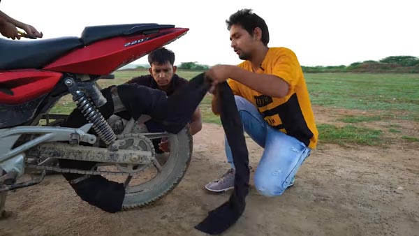 ಯೂಟ್ಯೂಬ್ ಲೈಕ್ ಗಿಟ್ಟಿಸಲು ಹುಚ್ಚು ಸಾಹಸಕ್ಕೆ ಕೈ ಹಾಕಿದ ಯುವಕರು