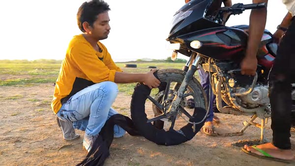 ಯೂಟ್ಯೂಬ್ ಲೈಕ್ ಗಿಟ್ಟಿಸಲು ಹುಚ್ಚು ಸಾಹಸಕ್ಕೆ ಕೈ ಹಾಕಿದ ಯುವಕರು