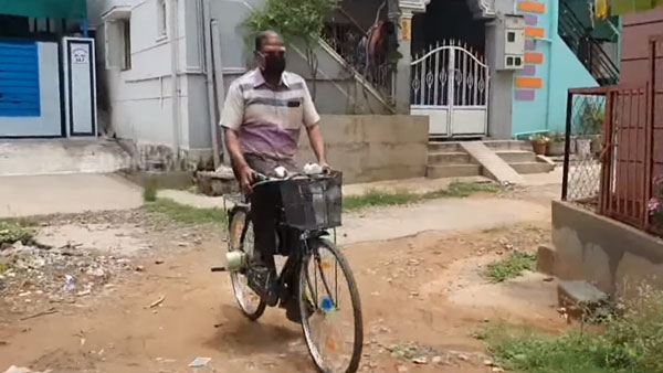 ಸೈಕಲ್ ಸವಾರಿಯನ್ನು ಸುಲಭವಾಗಿಸಿಕೊಂಡ ಫ್ಯಾಕ್ಟರಿ ಕಾರ್ಮಿಕ