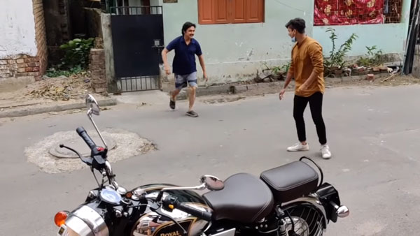 ತಂದೆಗೆ ನೆಚ್ಚಿನ ಬೈಕ್ ಗಿಫ್ಟ್ ನೀಡಿದ ಯೂಟ್ಯೂಬ್ ಚಾನೆಲ್‌ ಮಾಲೀಕ