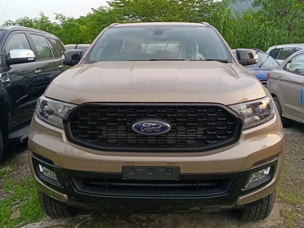 ಡೀಲರ್ ಬಳಿ ಕಾಣಿಸಿಕೊಂಡ ಹೊಸ ಫೋರ್ಡ್ ಎಂಡೀವರ್ ಸ್ಪೋರ್ಟ್