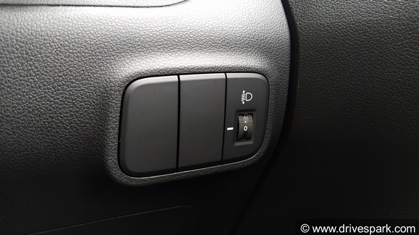 ಫಸ್ಟ್ ಡ್ರೈವ್ ರಿವ್ಯೂ: ಕಡಿಮೆ ತೂಕ ಹೊಂದಿದ್ದರೂ ಮೋಡಿ ಮಾಡುವ ಹ್ಯುಂಡೈ ಗ್ರ್ಯಾಂಡ್ ಐ 10 ನಿಯೋಸ್