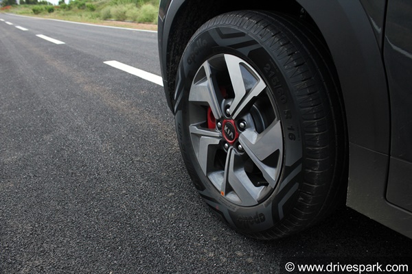 ಫಸ್ಟ್ ಡ್ರೈವ್ ರಿವ್ಯೂ: ಕಂಪ್ಯಾಕ್ಟ್ ಎಸ್‌ಯುವಿ ಮಾರಾಟದಲ್ಲಿ ಹೊಸ ಸಂಚಲನ ಸೃಷ್ಠಿಸುತ್ತಾ ಕಿಯಾ ಸೊನೆಟ್?