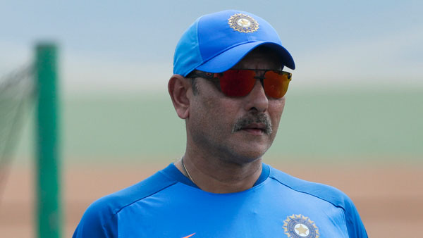 35 ವರ್ಷ ಹಳೆಯ ಕಾರಿನ ಮೇಲೆ ತಮ್ಮ ಹೆಸರನ್ನು ಕೆತ್ತಿಸಿಕೊಂಡ ಟೀಂ ಇಂಡಿಯಾ ಕೋಚ್