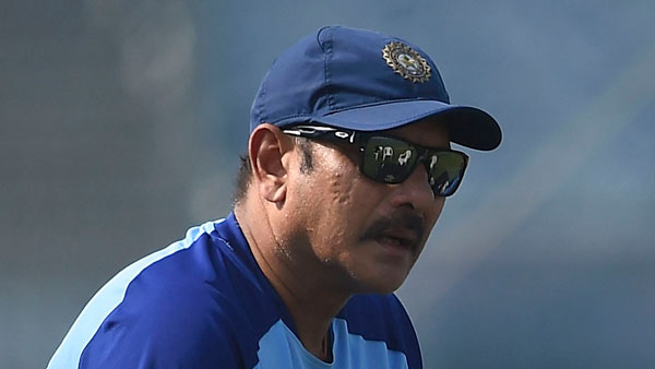 35 ವರ್ಷ ಹಳೆಯ ಕಾರಿನ ಮೇಲೆ ತಮ್ಮ ಹೆಸರನ್ನು ಕೆತ್ತಿಸಿಕೊಂಡ ಟೀಂ ಇಂಡಿಯಾ ಕೋಚ್