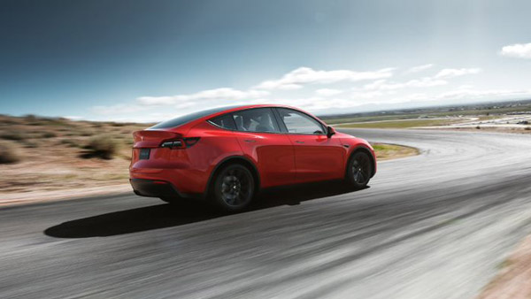 ಕಾರನ್ನು ಆಟೋ ಪೈಲಟ್‌ ಮೋಡ್‌ನಲ್ಲಿರಿಸಿ ನಿದ್ರಿಸಿದ ಚಾಲಕ